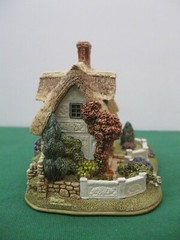 Lilliput Lane Pargeter’s Cottage Mint in original box with deed. L2865