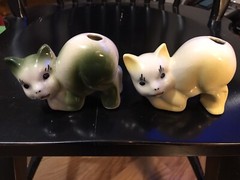 2- Vintage Cats Green & Yellow Ceramic McCoy Shawnee Hall Unknown