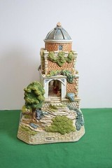 David Winter Island of Devotion. Mint in its original box with a COA .
