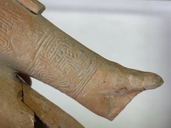 RARE PRE-COLUMBIAN JAMA-COAQUE HUMAN EFFIGY ENGRAVED CLAY FIGURE FROM ECUADOR