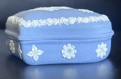 Wedgwood Jasperware heart-shaped trinket box