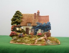 Lilliput Lane Summer Days Mint in original box with a deed. L2059