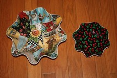 Mary Engelbreit Vintage Plastic Scalloped Edge Tostada Salad Chip Bowls SET OF 2