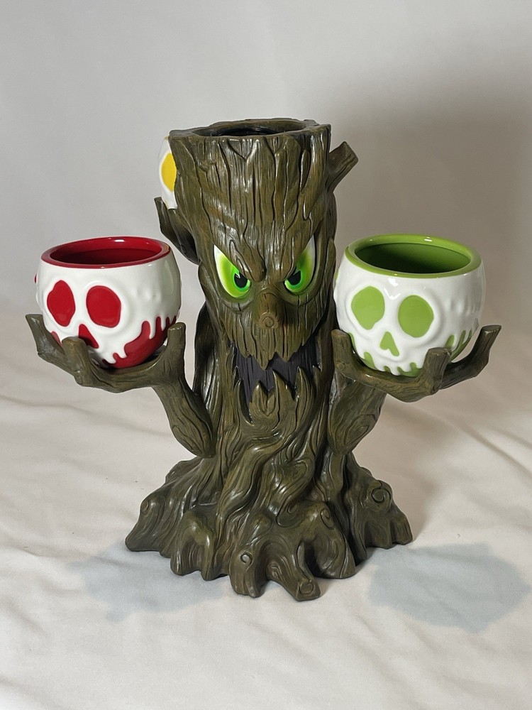 Disney Carthay Circle Spooky Tree Flight First Edition – New in Box