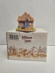 Lilliput Lane Collectible Cottages Sweet Pea Cot. In original box.