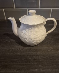 Belleek Serenity Floral Tea Pot – Ireland – Excellent Condition