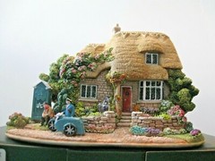 Lilliput Lane Collectibles To The Rescue. Mint in original box with deed.