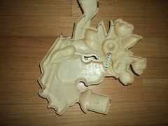 Vintage 1975 Dart Ind. Floral Wall Hanging Decoration • 9″×12″ Plastic