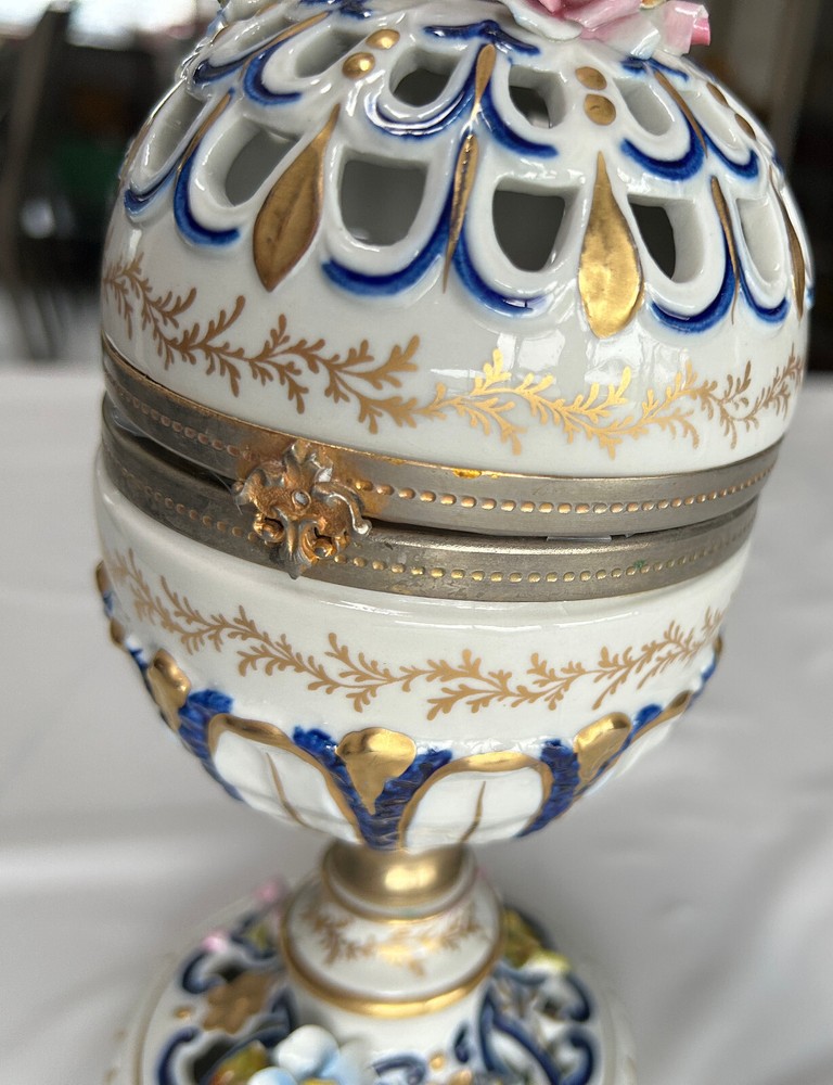 SEVRES Modele et Decoration Exclusive a la Main Pedestal Potpourri Bowl FRANCE