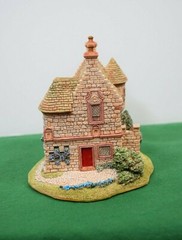 Lilliput Lane Edzell’s Summer House Mint in its original box with a deed.