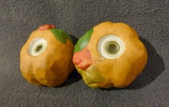 House of Floyd Salt/pepper pumpkin shaker set, porcelain, orange, new in box