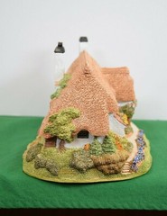 Lilliput Lane Periwinkle Cottage Mint in original box with a deed.