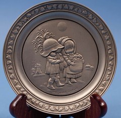 Hallmark Little Gallery Pewter Plate Joan Walsh Anglund Autumn 1975 Winter 1971