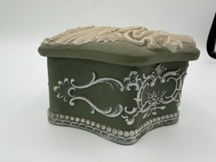 💚🏺 Vintage German Jasperware‑Style Green Trinket Box – Neoclassical Relief