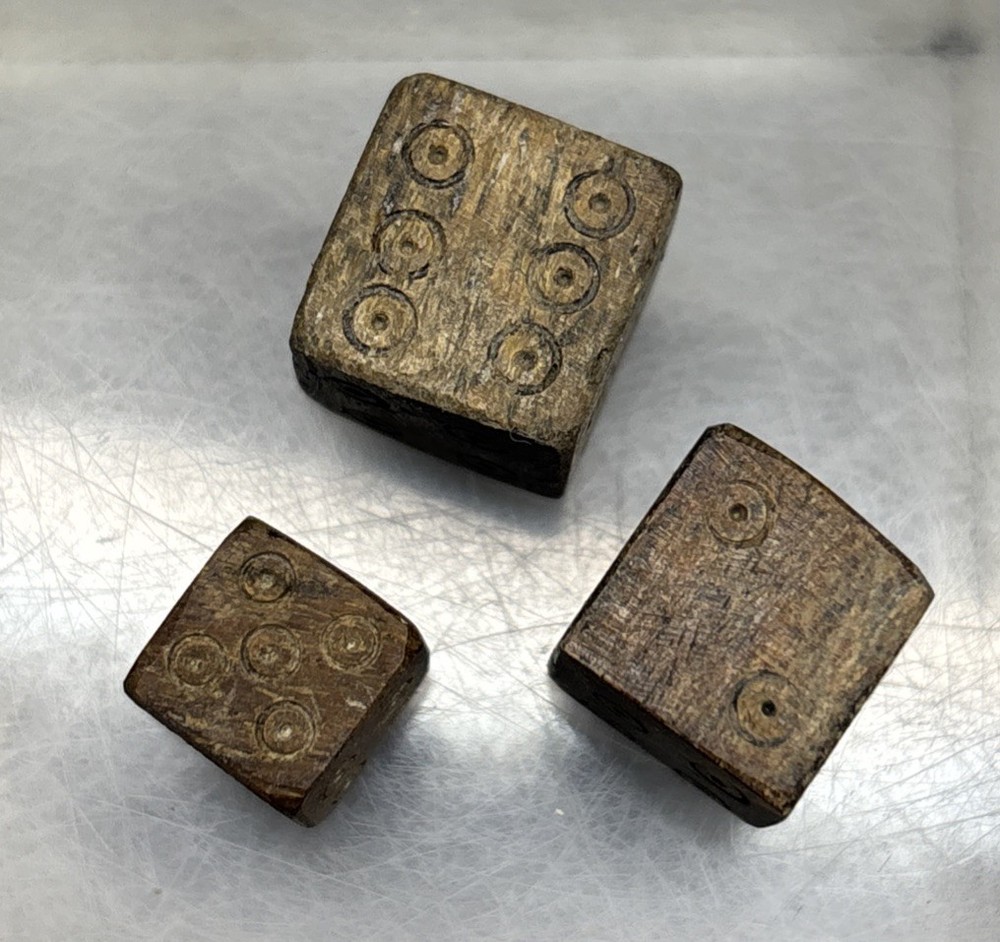 Ancient Roman b0ne Gaming Dice Ca 1st – 3RD AD LOT OF 3