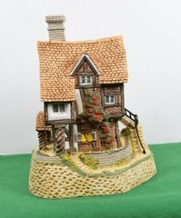 David Winter Lace Makers Cottage. In original box with COA.