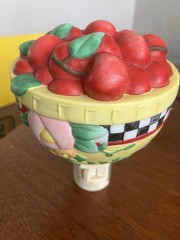 MARY ENGELBREIT 2000 Bowl of Cherries classic yellow Nightlight w On Off Switch