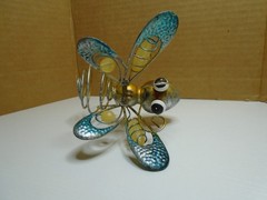 GOLD COLOR METARL ART BUMBLE BEE HANGING GARDEN 5.25″ X 4.5″ FIGURE UNBRANDED