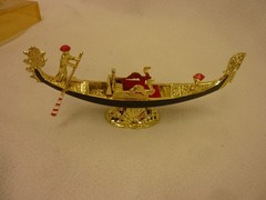 VINTAGE VENEZIA GONDOLA W/GONDOLIER ITALY SOUVENIER ORIGINAL PACKAGING