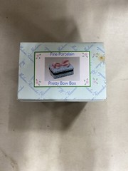 Madame Alexander Classic Collectibles – Pretty Bow Box, NIB J24