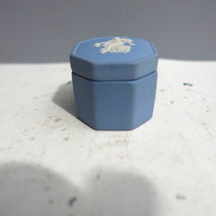 Wedgwood Jasperware 8 Sided Small Pill Trinket Box