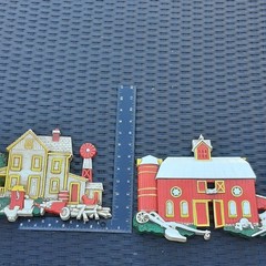 Vintage 1975 HOMCO Plastic Wall Plaques Red Barn And Farmhouse Kitchen Wall Art