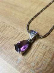 2005 Avon NA 18″ Color Pear Necklace with Luminous Accents