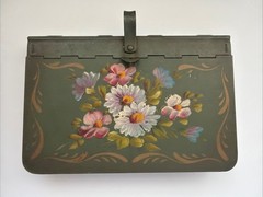 Vintage E.T. Nash Tole Ware Butler Flowers Floral Metal Trinket Box Hinged Lid