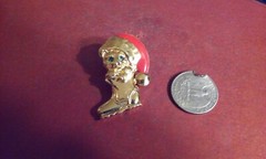 Cute AVON Christmas Lapel Pin Kitten In Boot wearing Santa Hat Gold Tone Metal