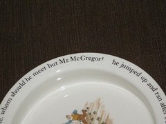 VINTAGE KITCHEN 6 1/2″ ACROSS WEDGWOOD ENGLAND PETER RABBIT CERAMIC BOWL