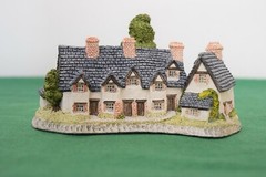 David Winter Craftmens Cottage In original box with a COA.