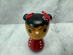 Vintage Kokeshi Wooden Bobblehead Doll Nodder Hand Painted 3 1/2″ Tall