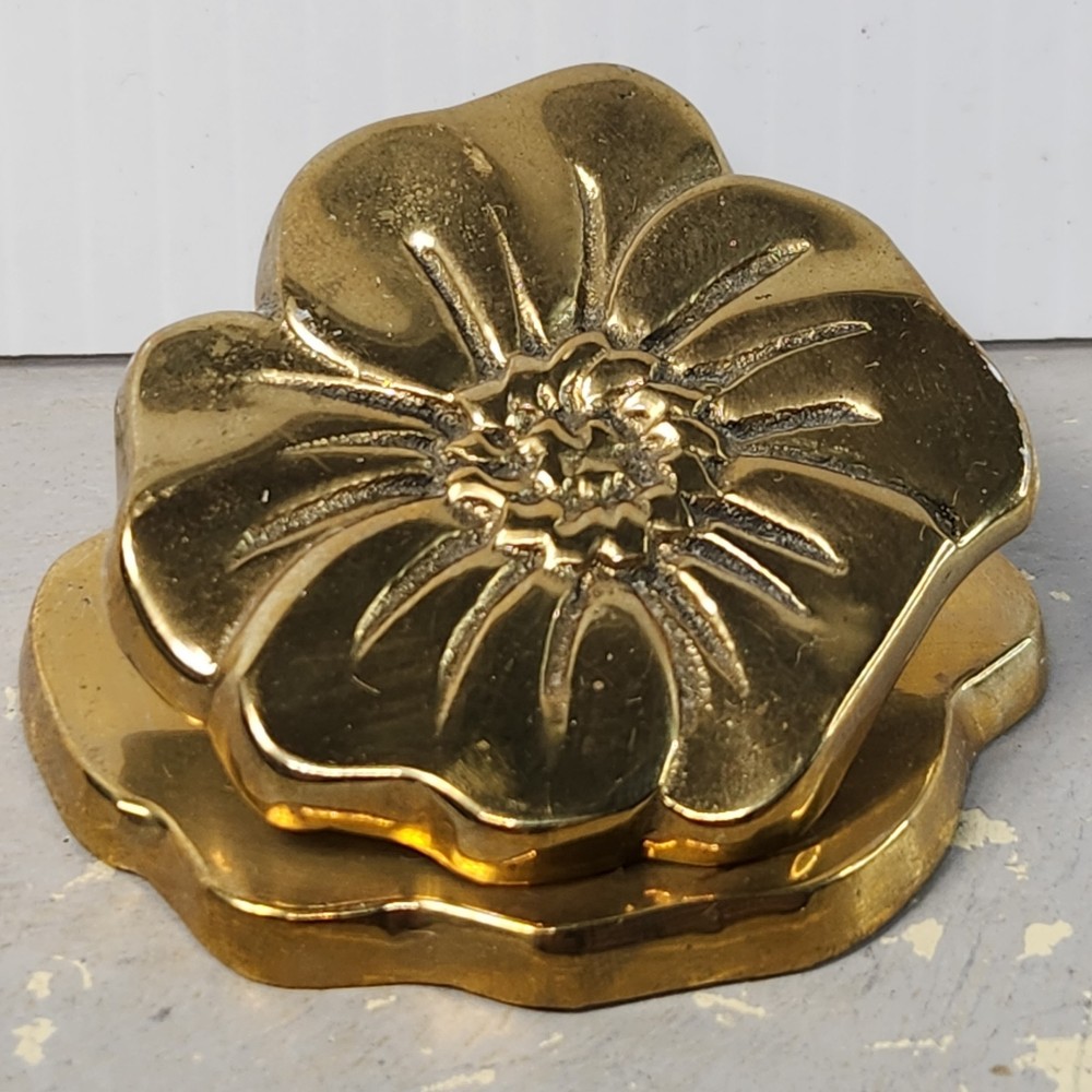 Vintage Taiwan ROC Crowning Touch Brass Gold-Tone Floral Wall Hang Clip — Flower