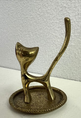 Vintage MCM Heavy Brass Cat Kitty Ring Holder Trinket Dish Long Tail Super Cute
