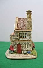 Lilliput Lane Cottages Campden Cot Mint in its original box with deed. L2184
