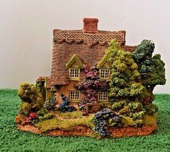 Lilliput Lane Cotman Cottage Signed piece, boxed and with a deed.