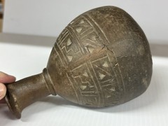 NICELY ENGRAVED PRE-COLUMBIAN INCA ARYBALLOS EFFIGY POTTERY BOTTLE / JAR, MEXICO
