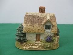 Lilliput Lane Pargeter’s Cottage Mint in original box with deed. L2865