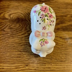 1978 Avon Porcelain Potpourri Floral Pig by Ceramarte Brazil 5″x2-1/2″