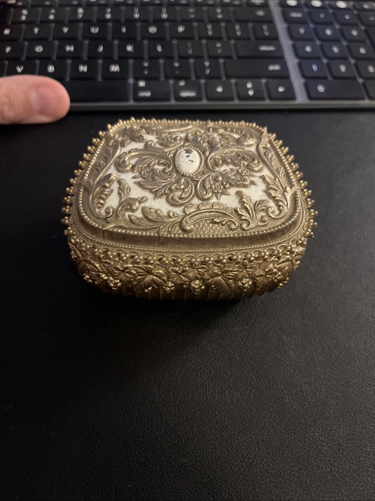 Jewelry box