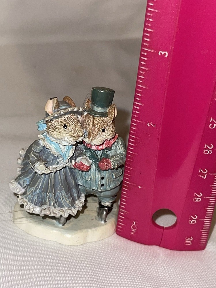 Vintage Cast Iron Or Cast Metal Mouse Couple Figurine