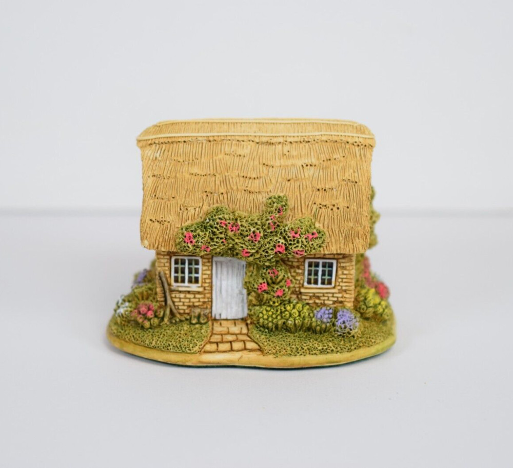 Lilliput Lane Peasants’ Cottage. Mint in its original box with a deed.