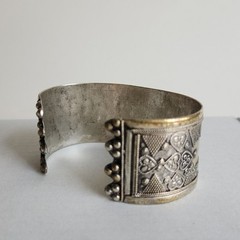 Vintage Tribal Cuff Bracelet | Mixed-Silver 800–900 Content | Malachite Cabochon