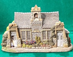 Lilliput Lane Village School Hand Made in Cumbria UK -1991