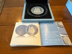 2018 Wedgwood Blue Jasperware 5 Pound Coin The Three Graces Ltd Ed 449 COA Box