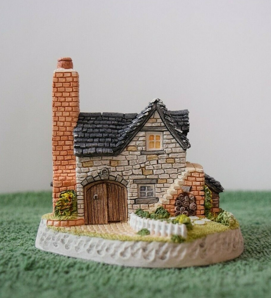 David Winter Cottages The Smithy In original box.