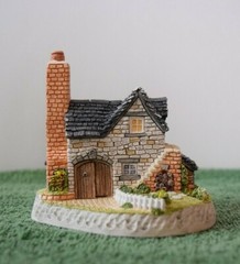 David Winter Cottages The Smithy In original box.