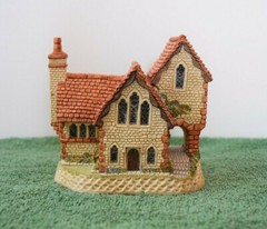 David Winter Staffordshire Vicarage. In excellent condition with COA, boxed.