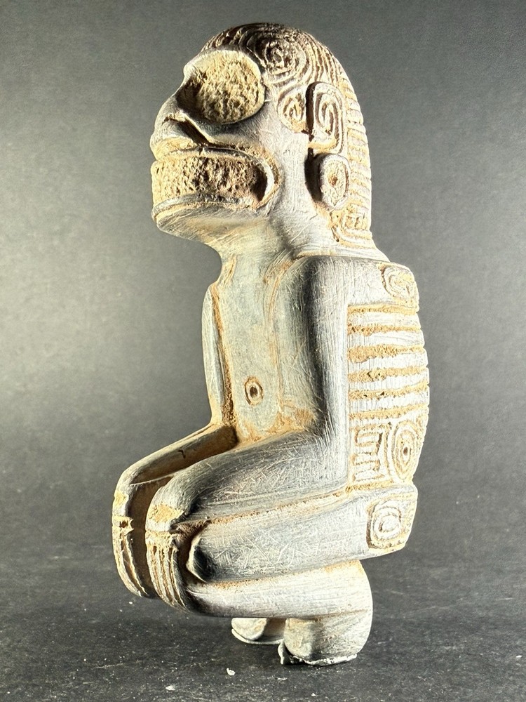 RARE ANCIENT PRE COLUMBIAN STONE CARVED TAINO BEHIQUE CROUCHED POSITION C 900AD