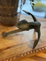 Vintage-Patina Iron Grappling Hook Anchor 4 Tines Trap Anchor Bucket Retriever
